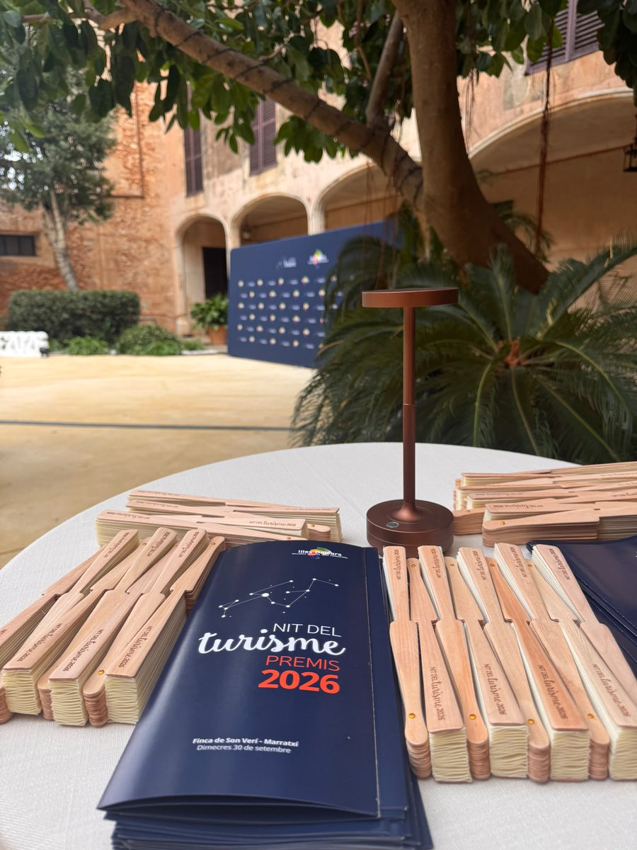 ATBIllesBalears's tweet photo. Avui celebram la #NitdelTurisme26 a la Finca de Son Verí, a Marratxí 🌿

La gran gala dels Premis del Turisme de les Illes Balears 2026, que enguany arriben a la seva desena edició, reconeix persones, empreses, entitats i iniciatives que contribueixen al prestigi i al futur del turisme de les Illes.

Seguim el fil per descobrir els guardonats 👇
#PremisTurisme2026