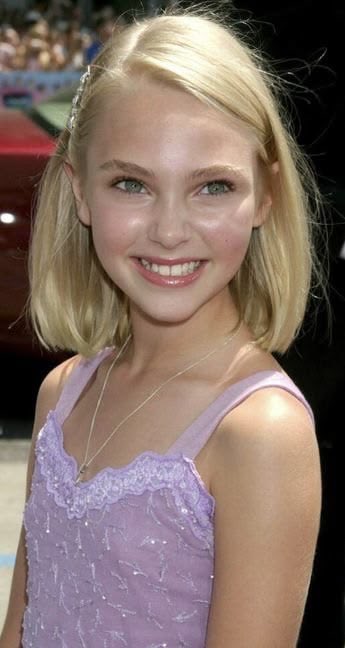 Champinyounv4i's tweet photo. Well dont forget her so pretty:)

#AnnaSophiaRobb #nolimit #lowlvl https://t.co/qDWV3NFaN3