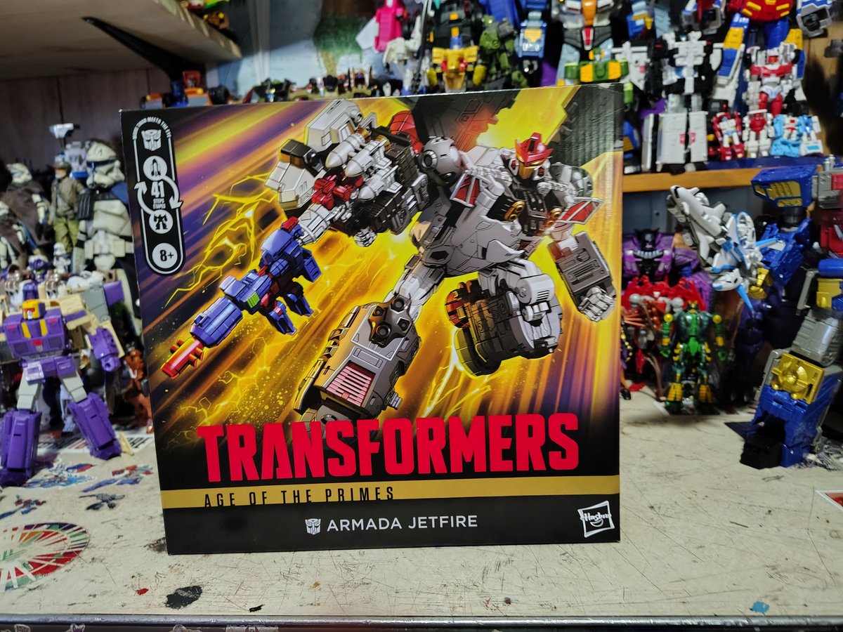 keepitwasgok's tweet photo. Jetfire is my 1300th transformer, now I have 1303. https://t.co/TlyFbj2T0U