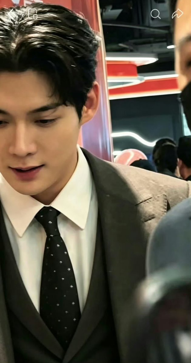 Tomjfog's tweet photo. Paris has officially entered the Kim Yoonsik chapter. ≽^⚈⩊⚈^≼

KIM YOON SIK PARIS FASHION WEEK

#KIMYOONSIKPFWSS27
#YOONSIKINPARIS https://t.co/wwg18APygE