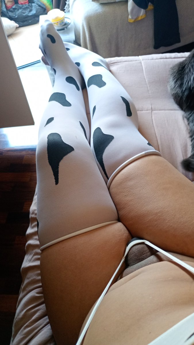 StarAlice23's tweet photo. Mooo~! 🐮
No se que más poner en el caption. Ojalá ser hipnotizada para producir leche por siempre @///w///@
#nsfwtwt #nsfw #cow https://t.co/DtoF0RmazA