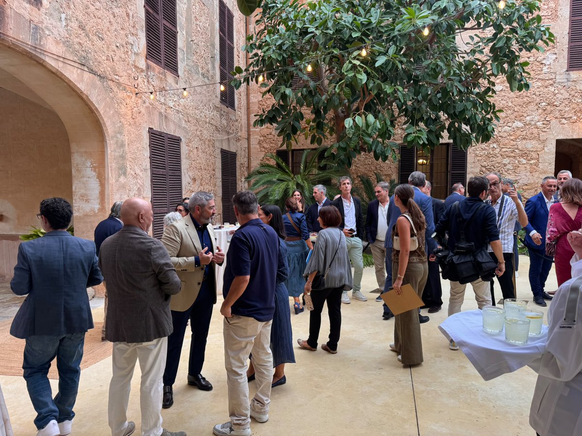 ATBIllesBalears's tweet photo. Avui celebram la #NitdelTurisme26 a la Finca de Son Verí, a Marratxí 🌿

La gran gala dels Premis del Turisme de les Illes Balears 2026, que enguany arriben a la seva desena edició, reconeix persones, empreses, entitats i iniciatives que contribueixen al prestigi i al futur del turisme de les Illes.

Seguim el fil per descobrir els guardonats 👇
#PremisTurisme2026