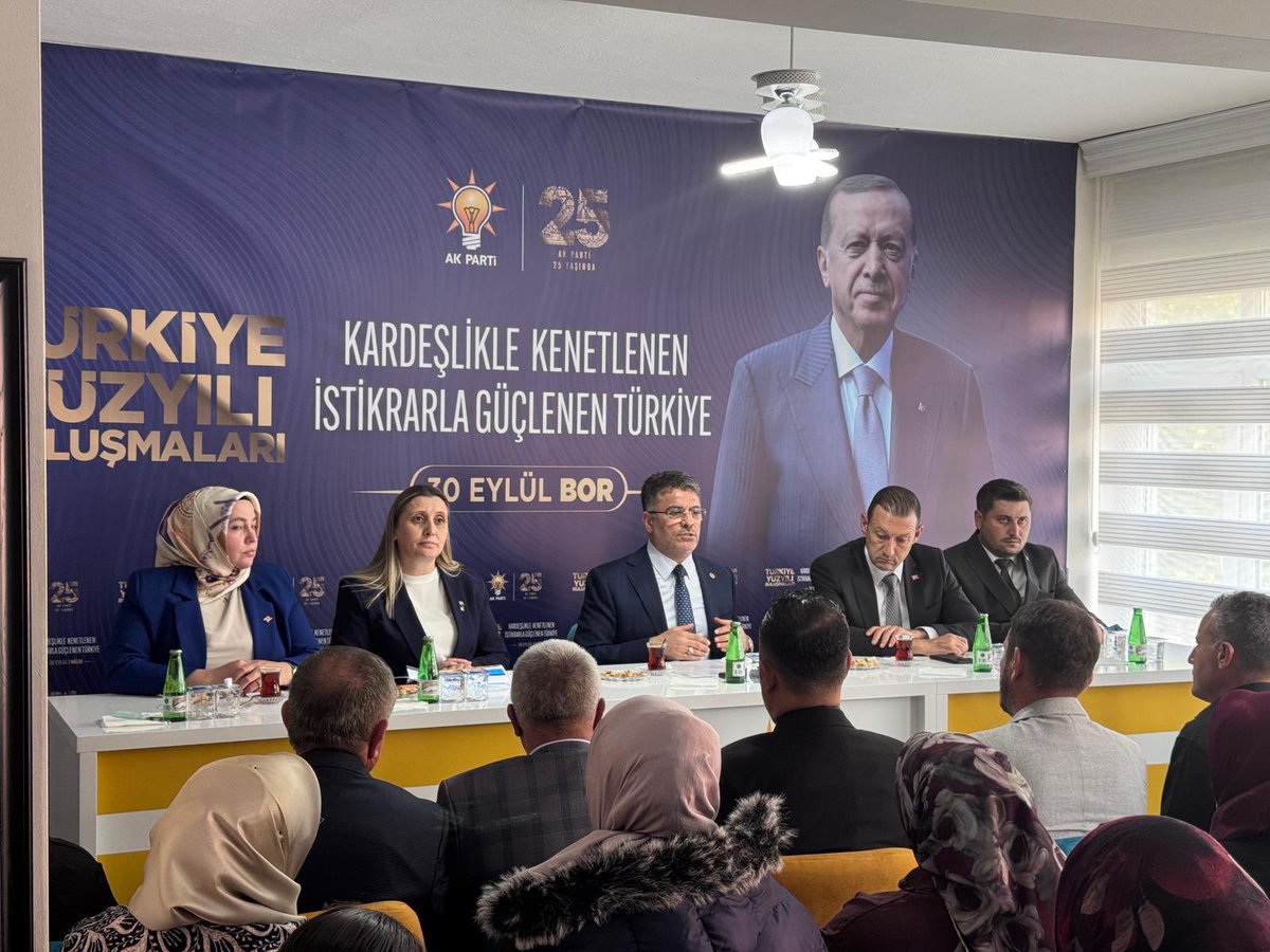 farukaytek's tweet photo. ❝AK Parti teşkilatları; istişareyi berekete, kardeşliği kuvvete, milletin emanetini hizmete dönüştüren büyük bir dava ailesidir.❞

#TürkiyeYüzyılıBuluşmaları kapsamında; Okçu Dağı’nın eteklerinden Emen Ovası’na uzanan köklü şehir kültürü ve güçlü teşkilat ruhuyla Bor’dayız.

İlçe Koordinatörlerimiz Türker Ataç, Adil Orçun Altınsoy, Kuddusi Çelik, Özata Erdoğan ve Osman Çapar, Bor İlçe Başkanımız Melek Yurdağül, Bor Belediye Başkanımız Serkan Baran, İl Genel Meclisi Üyelerimiz Erdal Niğdelioğlu, Süleyman Yalçın ve Nihat Tarım, İlçe Kadın Kolları Başkanımız Gülbahar Polat, İlçe Gençlik Kolları Başkanımız Fevzi Öztürk ve kıymetli teşkilatımızla İlçe Daraltılmış Danışma Meclisi Toplantımızı gerçekleştirdik.

Teşkilatımızın sarsılmaz iradesiyle milletimize hizmet yolunda daha büyük hedeflere yürüyeceğiz.

📍AK Parti Bor İlçe Başkanlığı