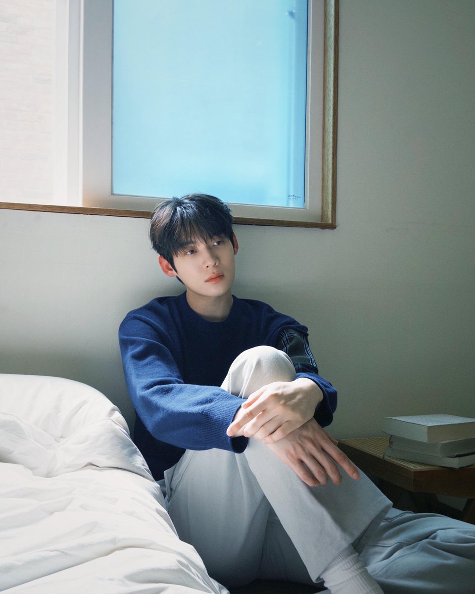 wavycrunch's tweet photo. Hope you get to feel all the romantic vibes this amazing city has to offer, Kim Yoonsik 🩵🩵

KIM YOON SIK PARIS FASHION WEEK

#KIMYOONSIKPFWSS27
#YOONSIKINPARIS https://t.co/hzMlmYYsiR