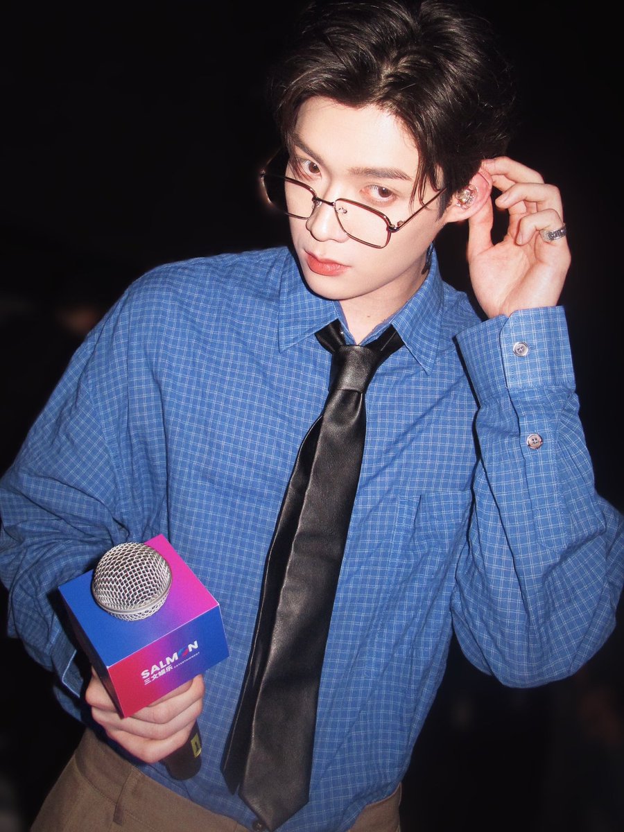 wavycrunch's tweet photo. Hope you get to feel all the romantic vibes this amazing city has to offer, Kim Yoonsik 🩵🩵

KIM YOON SIK PARIS FASHION WEEK

#KIMYOONSIKPFWSS27
#YOONSIKINPARIS https://t.co/hzMlmYYsiR