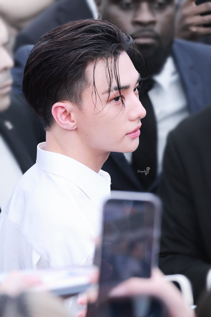 Stay_4ate's tweet photo. 260929 Dior PFW
I see only you.
HYUNJIN STUNS AT DIOR PFW
#Hyunjin #현진 #ヒョンジン #Dior
#DiorSummer27_HYUNJIN https://t.co/tPnfkT26Cj