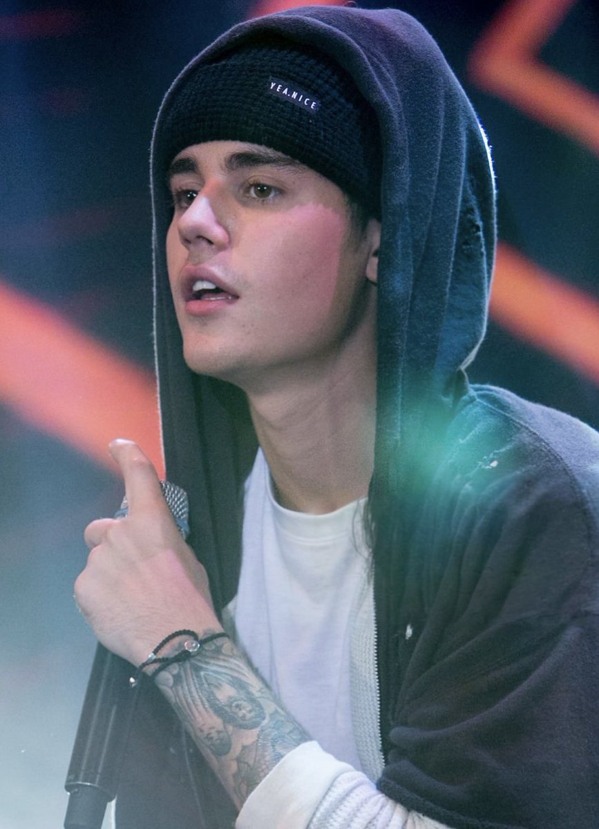 JBIEBERARCHlVE's tweet photo. Justin Bieber on 'El Hormiguero' ✰ October 28, 2015 https://t.co/sWBkr97WPK