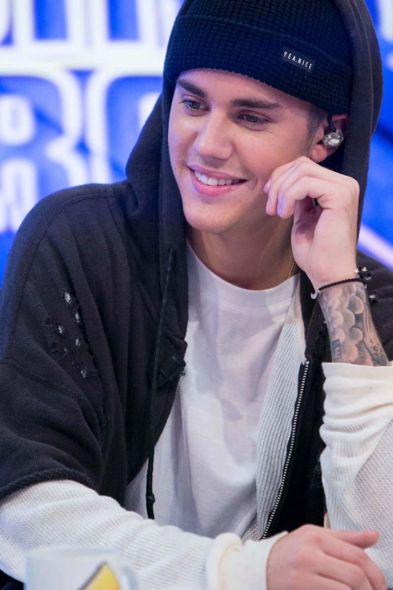 JBIEBERARCHlVE's tweet photo. Justin Bieber on 'El Hormiguero' ✰ October 28, 2015 https://t.co/sWBkr97WPK