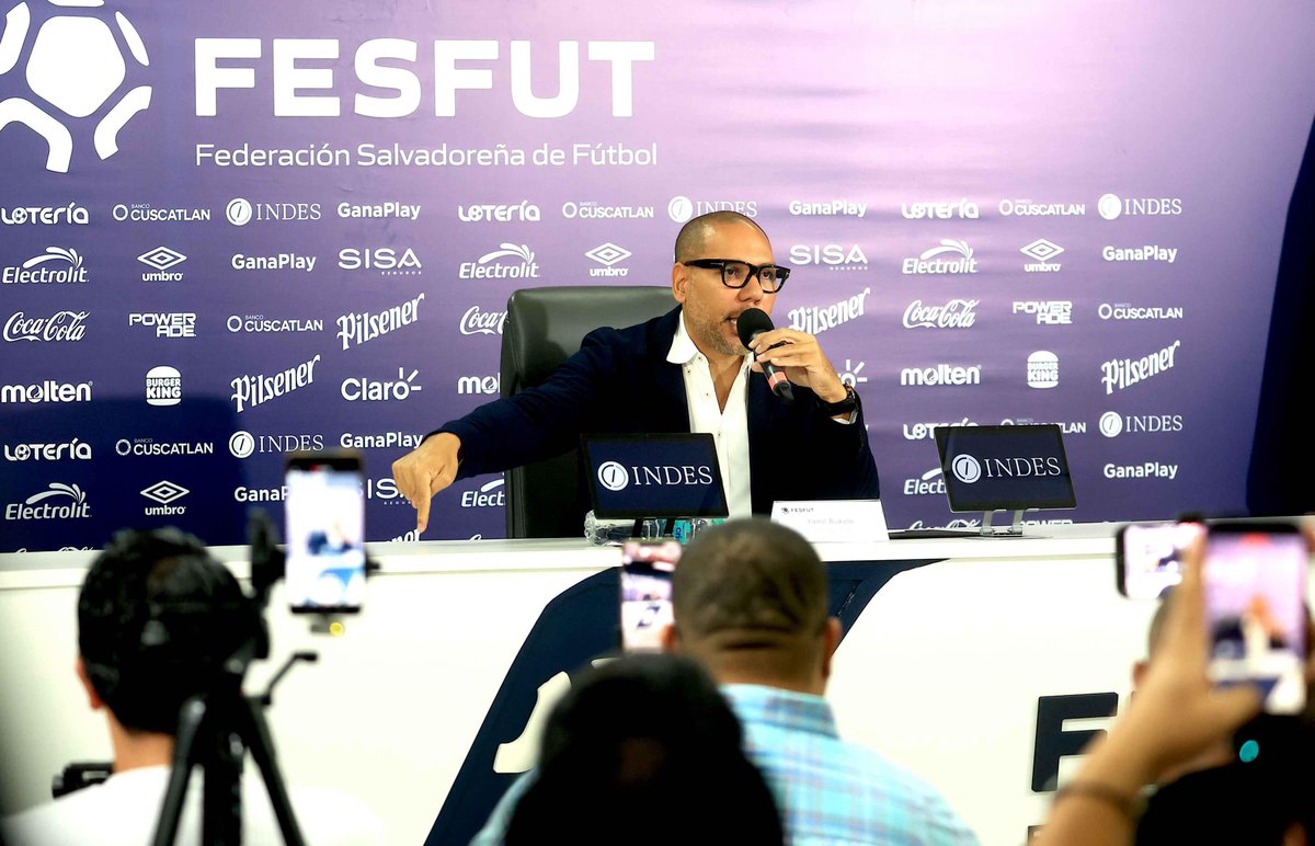 fesfut_sv's tweet photo. 🎙️ | @ybukele, presidente de la FESFUT: 

“En lo que llevamos de estos 10 meses, yo sí veo un progreso. Yo sí veo un proceso. Lo que sucedió el lunes nadie todavía lo entiende. Es incomprensible”. https://t.co/JbJYeRTcue