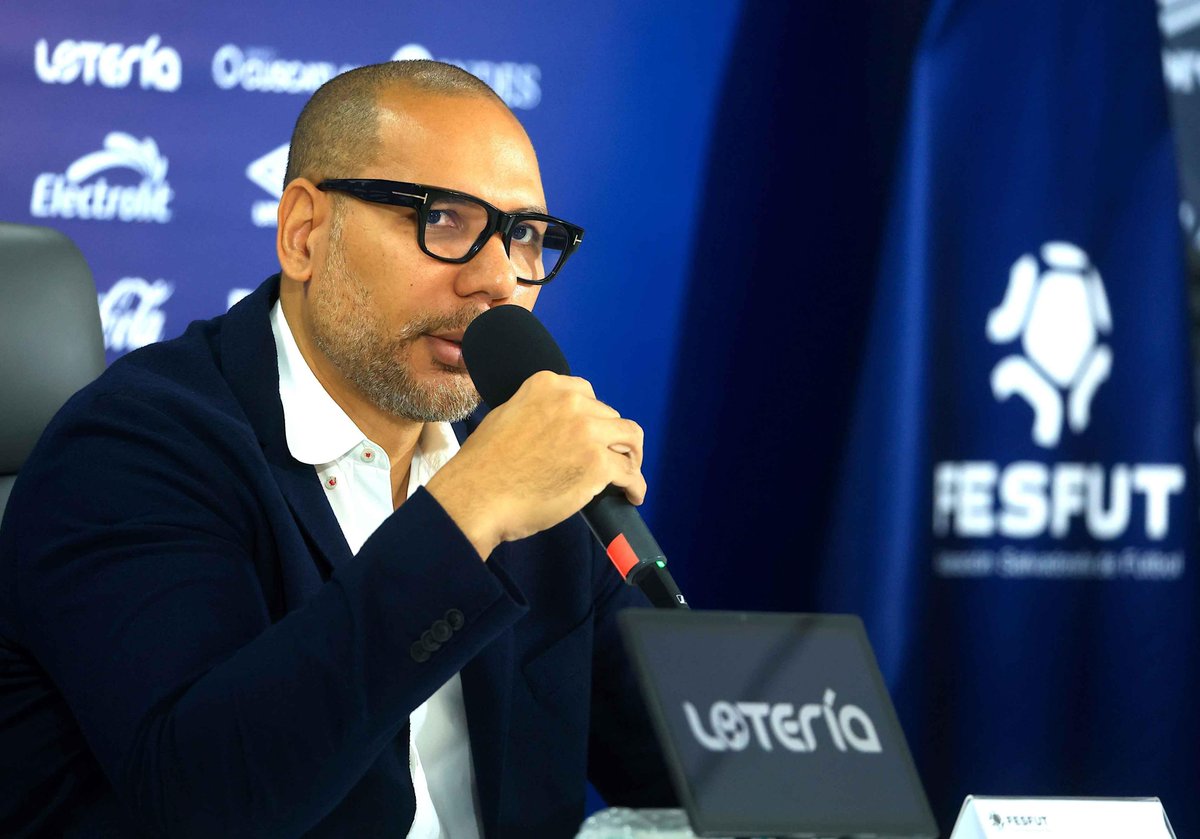 fesfut_sv's tweet photo. 🎙️ | @ybukele:
“Cuando llegue la decisión, la voy a tomar. No es porque me lo saco de la manga, no es porque tenga un capricho. Es porque yo hago mi análisis.” https://t.co/moFOHYwtQy