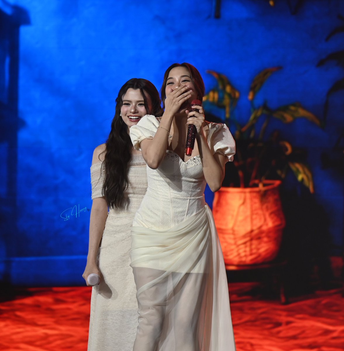 huangqiong16561's tweet photo. 🥰🥰🥰
#NamneungMilinD
#NoeyKanteera
#Applelapisara
#mimpanthita
#4Elements https://t.co/D6eeohFRKw