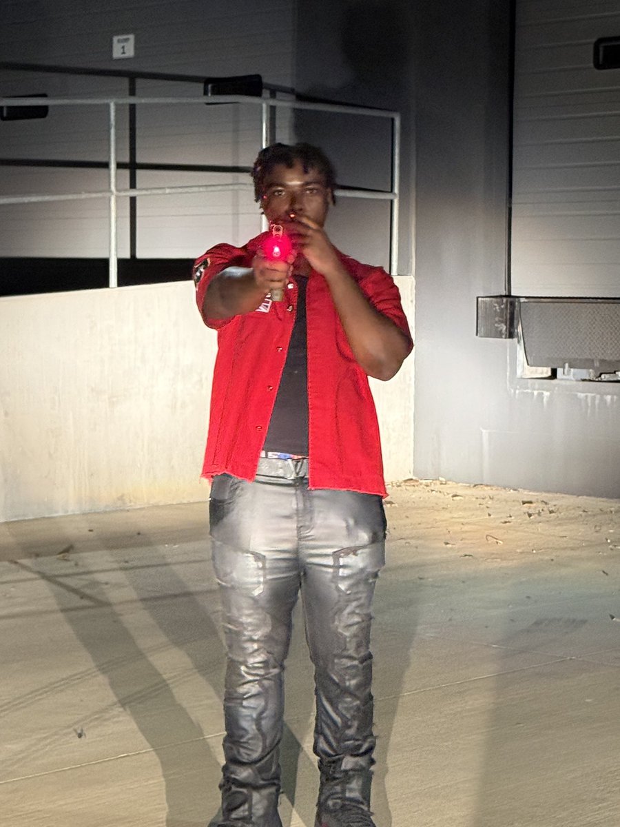 King_lj__'s tweet photo. 🎸💥👣 #fwtx https://t.co/Zzzryifv6T