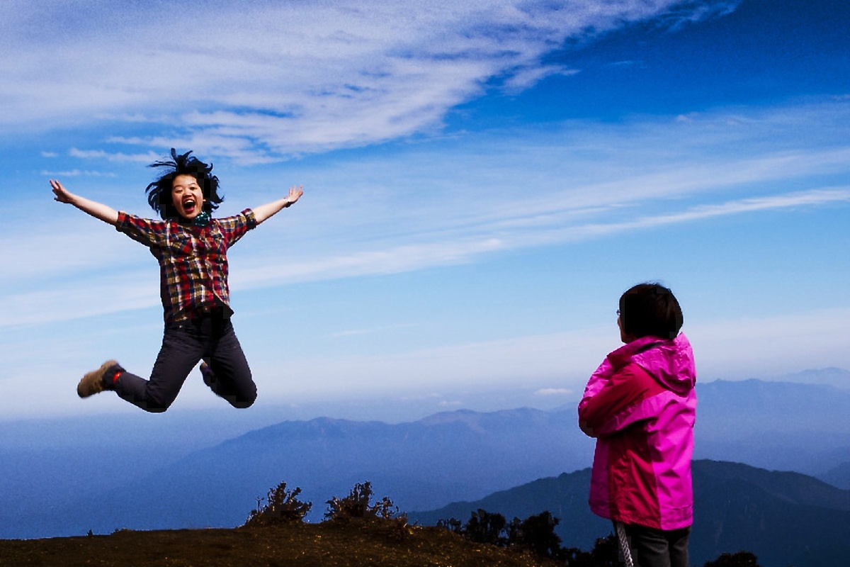 fandezro's tweet photo. [The young man stood at the peak with a warm smile, breaking through the worldly yoke and making every effort shine with joy.] https://t.co/X0kM0DkC7R