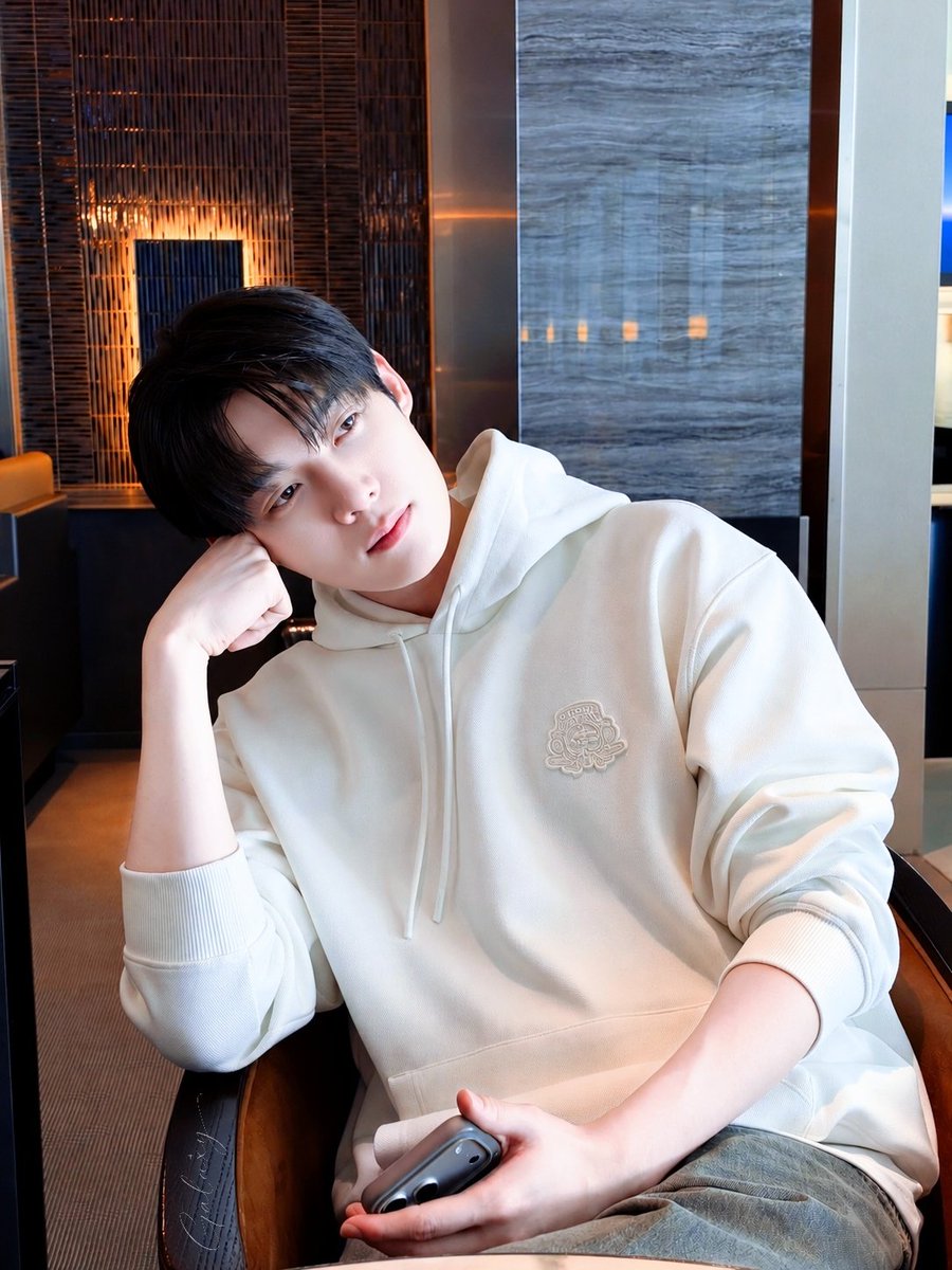 uveaxin_79's tweet photo. 我也非常想念他🥹🥹

KIM YOON SIK PARIS FASHION WEEK

#KIMYOONSIKPFWSS27
#YOONSIKINPARIS https://t.co/ZhopJupDFC