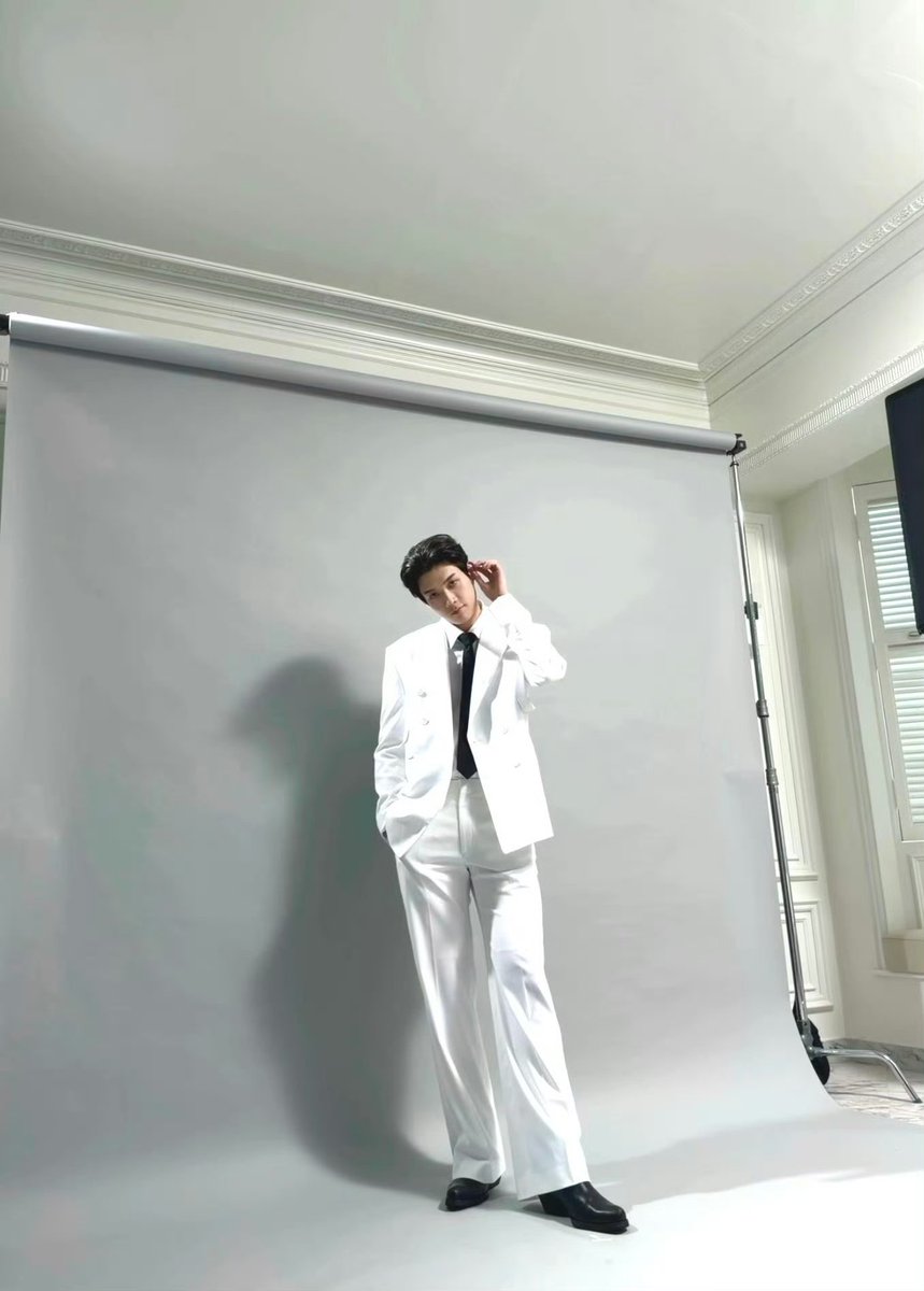 Ljin0y35's tweet photo. Paris welcomes Kim Yoonsik. Looking forward to every moment ahead.ᐡɞ̴̶̷⌁⚇⌁ɞ̴̶̷ᐡ😽🍀

KIM YOON SIK PARIS FASHION WEEK

#KIMYOONSIKPFWSS27
#YOONSIKINPARIS https://t.co/WtiCLhnl4V