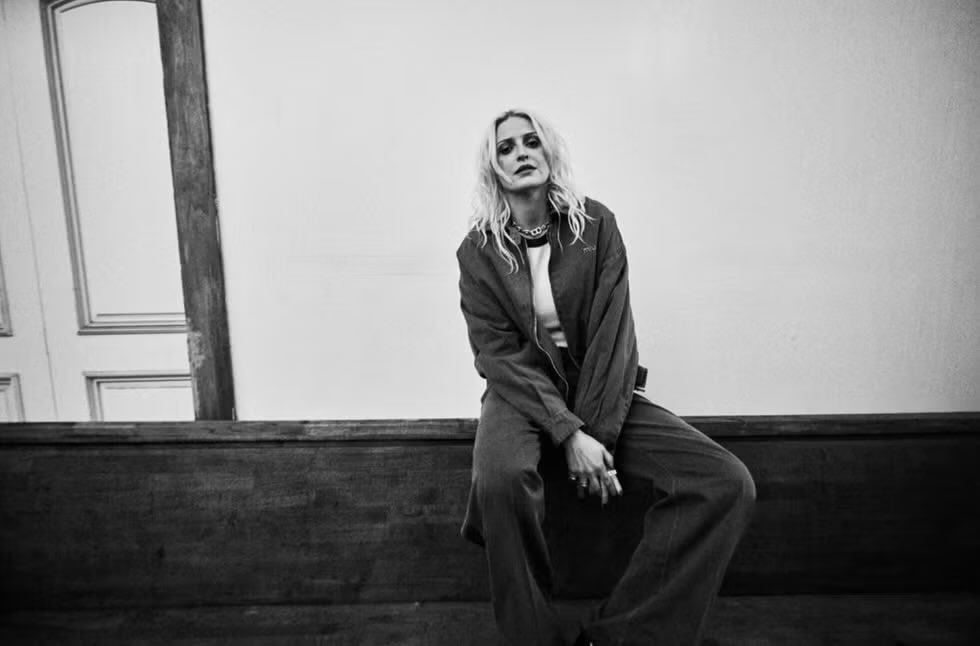 BroodingAnanas's tweet photo. Emily about Linkin Park fanbase: 

“Everybody’s united because of music, and you’re like, this is exactly why I got into music. This is why I want to be in a band. This is why I love rock ‘n’ roll music. This is the fucking coolest thing I could ever do in my life.”❤️ https://t.co/I9svsqHadi