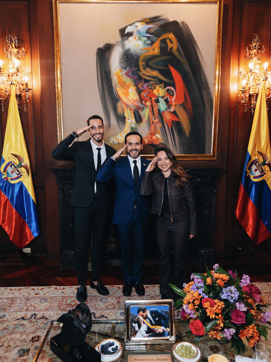 sarag12's tweet photo. Ayer pude reunirme con el presidente @ABDELAESPRIELLA y puedo decirles que en estos 52 días hemos construido el muro de Colombia: con fe, trabajando y sin distraernos; como Nehemías estamos en medio de oposición y dificultades.  

Pero, apenas estamos comenzando. Una mano en la obra y el corazón puesto en Dios. 🇨🇴🙏🏻