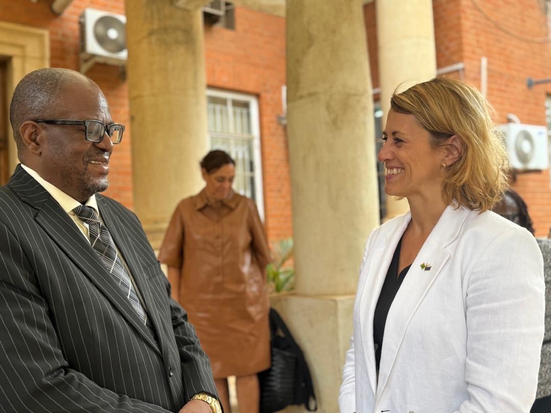EUAmbZambia's tweet photo. A rare opportunity to discuss with 🇿🇲 Hon. Chief Justice and his team about 🗳️ elections, transparency, due process and access to justice, 🇪🇺 EU support 🤝to the judiciary and effective administration of justice through specialised courts. https://t.co/xyo7gt7crU