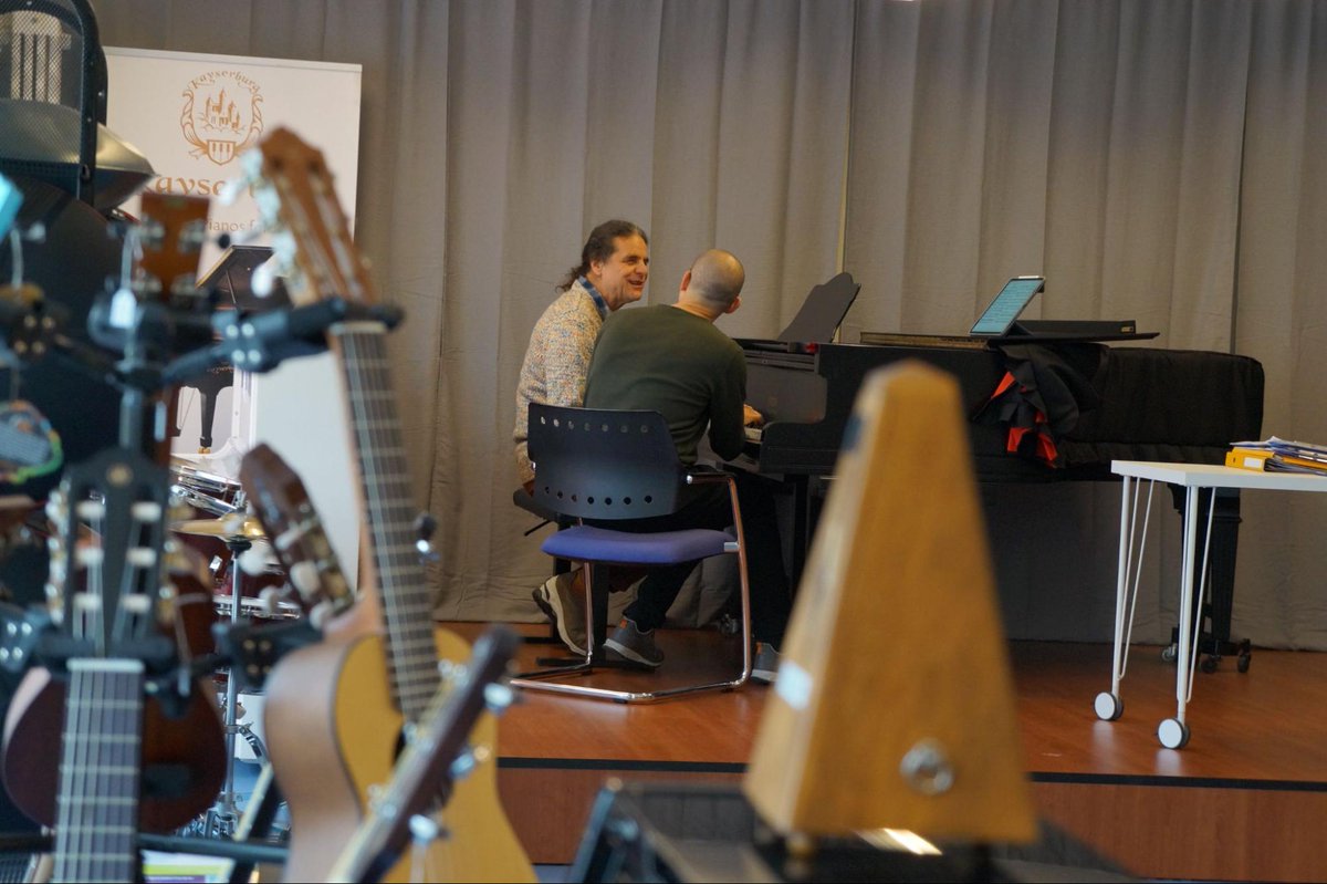 artscademia's tweet photo. ✨ Musik entwickelt sich mit uns

Das Schöne an Musik ist, dass man eigentlich nie „fertig“ mit ihr ist. Ein Stück, das man als Kind gespielt hat, kann Jahre später plötzlich eine ganz andere Bedeutung bekommen. 

#MusikschuleBern #MusikVerbindet #LebenslangesLernen #Bern https://t.co/9xlg8dHc1d