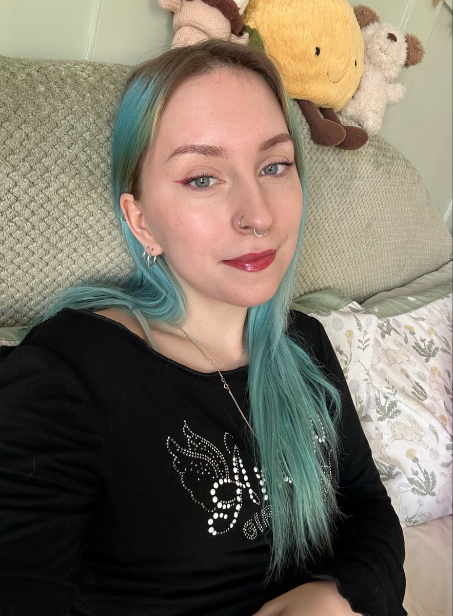 B0ob13ss's tweet photo. not me bc i’m pure of heart + too lazy to do foundation. tysm https://t.co/5u3qTFmVuW