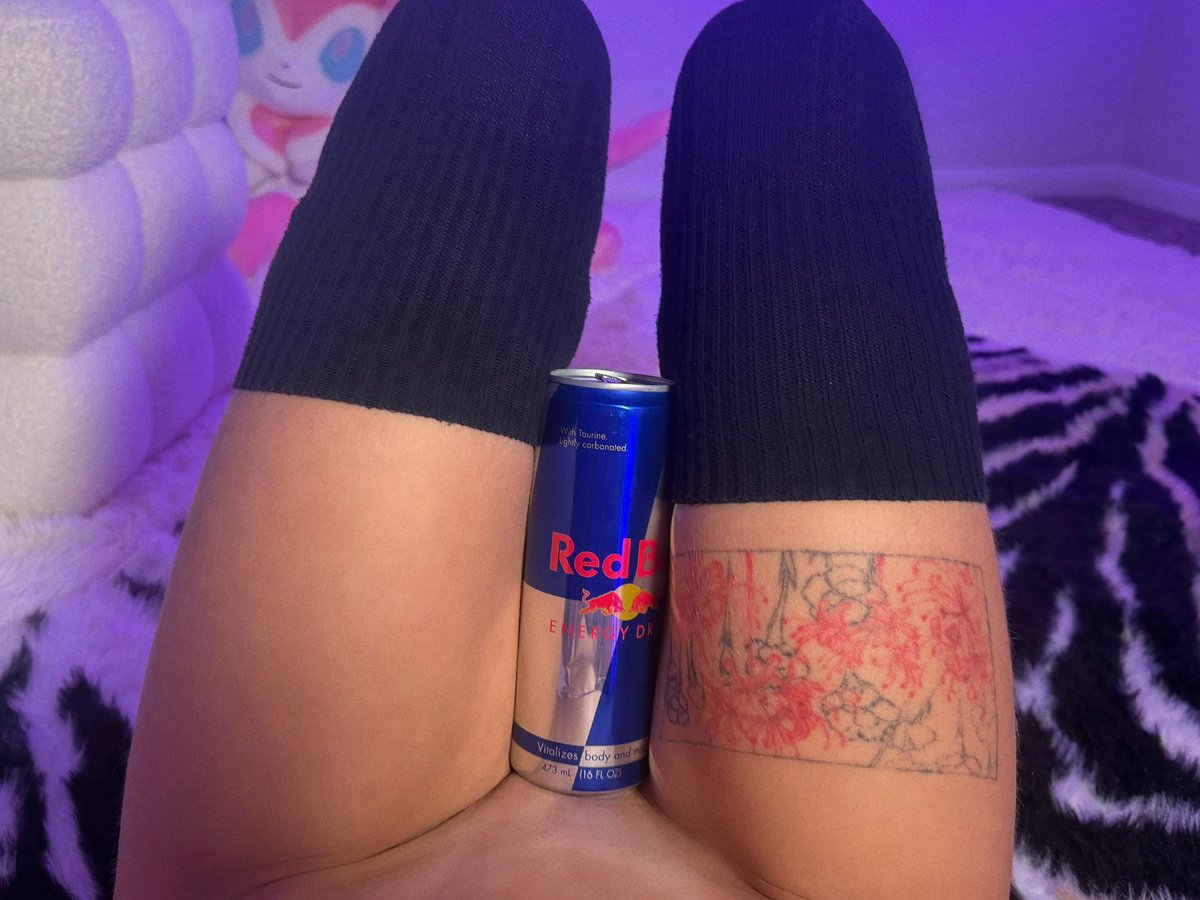 kiraa_girl's tweet photo. drink red bull for more energy :p https://t.co/CpACEbHs6V
