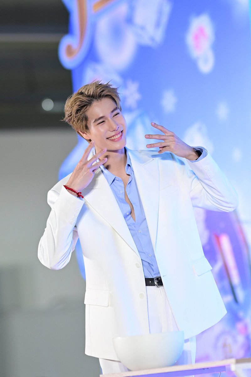 ANiceEnt's tweet photo. คูลสุดๆ ไปกับ ไฟน์ไลน์ คูลลิ่ง เฟรช ซีรีส์ และ ภูวินทร์!

#FinelinexPhuwin #Phuwintang
#FinelineKeepItCoolwithPhuwin
#FinelineCoolingFresh
#ไฟน์ไลน์ #Fineline #FinelineThailand
#NeoCorporate #นีโอคอร์ปอเรท

ส่งมอบประสบการณ์ดูแลผ้าสุดพิเศษกับ Exclusive Event “Fineline Keep It Cool with Phuwin”
เชื่อมต่อโมเมนต์สุดฟินกับแฟนๆ และกลุ่มผู้บริโภครุ่นใหม่ที่เลือกใช้ Fineline Cooling Fresh Series!

ซักสะอาด หอมเย็นสดชื่น มั่นใจทุกกิจกรรมตลอดวัน ด้วยคู่หูพลังคูล #ของดีบอกต่อ 

•    ไฟน์ไลน์ ซักผ้าสูตรเข้มข้น คูลลิ่ง เฟรช — พลังซักล้ำลึก  ผ้าสะอาด ช่วยขจัดคราบและกลิ่นเหงื่อ ลดกลิ่นอับเอาอยู่ทุกสภาพอากาศ!

•    ไฟน์ไลน์ ปรับผ้านุ่มสูตรเข้มข้นพิเศษ คูลลิ่ง เฟรช

ล็อกความหอมเย็นยาวนาน 45 วัน ช่วยลดกลิ่นเหงื่อระหว่างวัน ให้ผ้า นุ่ม หอม สดชื่น

คูลลิ่ง เฟรช ซีรีส์ มาพร้อมเทคโนโลยี COOL-TECH หอมเย็น สดชื่น พกความมั่นใจไปได้ทุกที่

🔗https://t.co/G8oVALve26