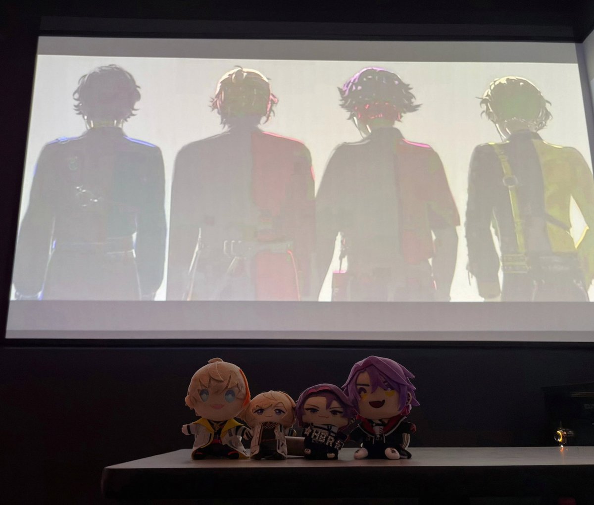 whotfismi_'s tweet photo. 仕事は、3割できた時点で一度見せた方がいい。
資料を作る。
企画書を書く。
見積もりを組む。
全部仕上げてから見せて、
「そもそも方向が違う」と言われる。
これが一番きつい。
作った側は時間が消えるし、
頼んだ側も言い出しにくい。
3割の段階なら、
直すのは見出しと順番くらいで済む。 https://t.co/kVk0JqNIT3