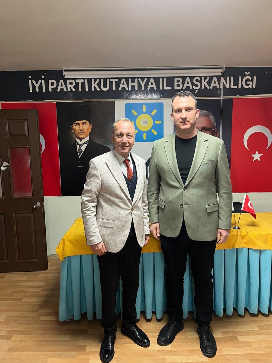 szl0643's tweet photo. Kütahya fırıncılar ve büfeciler esnaf odası başkanı Sayın Bekir Çınar ve çok değerli yönetim kurulu üyeleri İYİ partimizi ziyaret ettiler. 

Çok samimi bir ortamda gerçekleştirilen ziyarette şehrimizde ilgili karşılıklı görüş alışverişinde bulunduk.

Kendilerine ziyaretlerinden dolayı çok teşekkür ediyor görevlerinde başarılar diliyoruz @iyiparti @MDervisogluTR 
@Ozturkdenizli @ahmettekdemir43