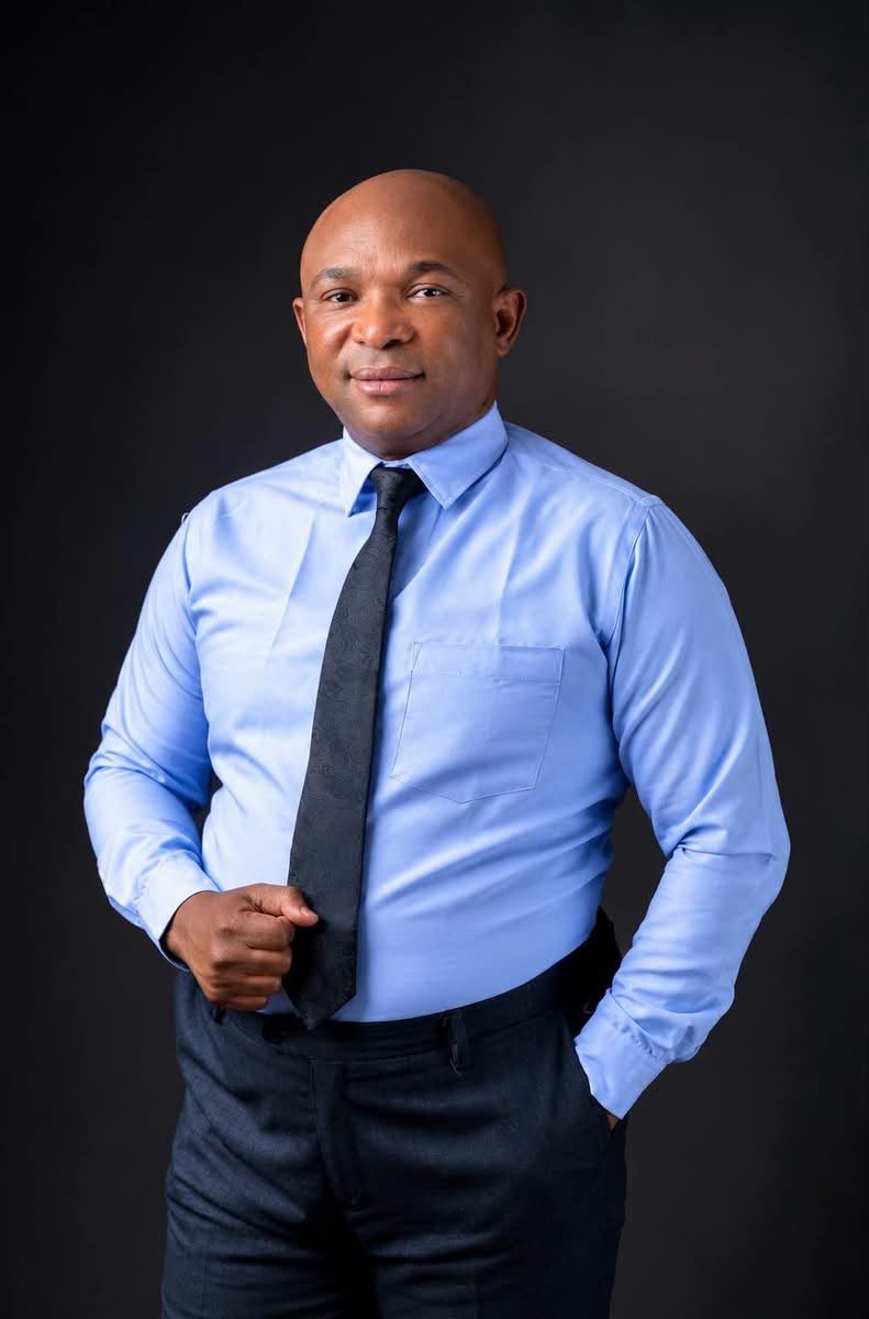 SacreeVision1's tweet photo. Joyeux anniversaire, Monsieur le DG Crispin Tshibasu!
Toute l’équipe de la SV Télévision vous souhaite une année remplie de santé, de réussite et de bénédictions. Que Dieu vous accompagne et vous accorde encore plus de succès dans vos projets.Avec toute notre considération 🥂🥳 https://t.co/5aApvPRBeH