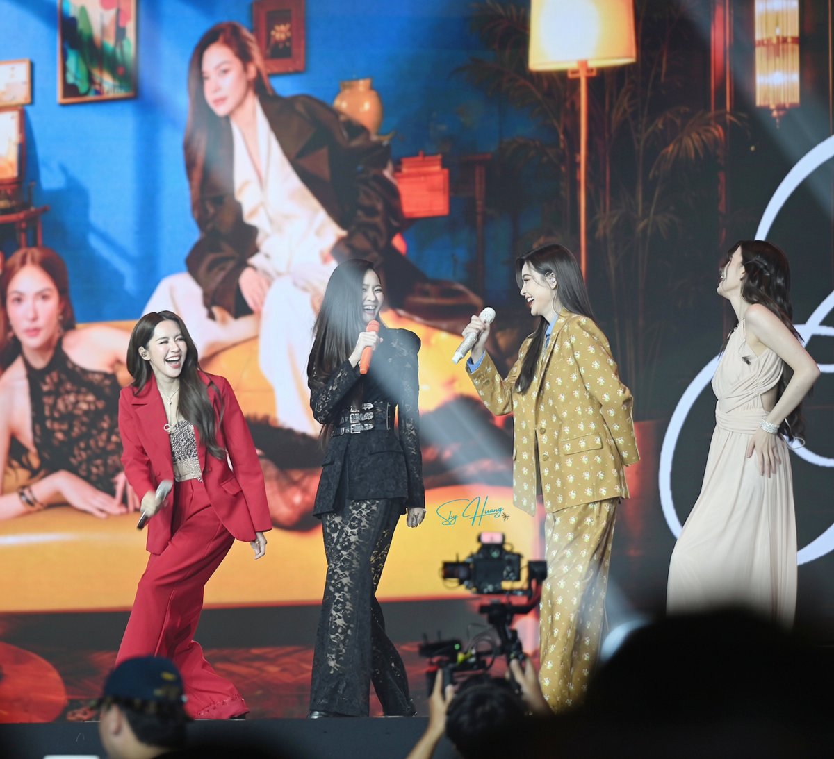 huangqiong16561's tweet photo. 🥰🥰🥰
#NamneungMilinD
#NoeyKanteera
#Applelapisara
#BeckyArmstrong
#4Elements https://t.co/1X5fgnyDeT