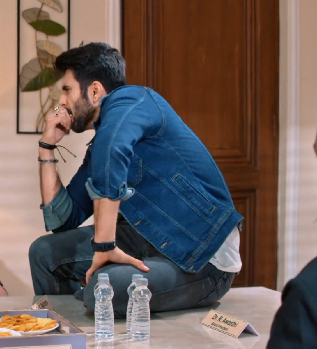 iamfaironly's tweet photo. I want my handsomewa jeet back who serves looks at every other second It seems like from last two episodes he is gone somewhere 😩I need him back Soo badly plzzz😭🔥🫴🏻
#yehfitoortera #jeet #ishhandhawan https://t.co/O1knHPY47B