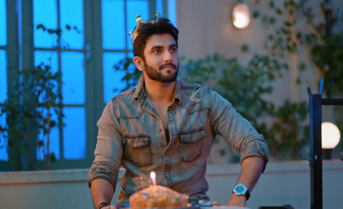 iamfaironly's tweet photo. I want my handsomewa jeet back who serves looks at every other second It seems like from last two episodes he is gone somewhere 😩I need him back Soo badly plzzz😭🔥🫴🏻
#yehfitoortera #jeet #ishhandhawan https://t.co/O1knHPY47B