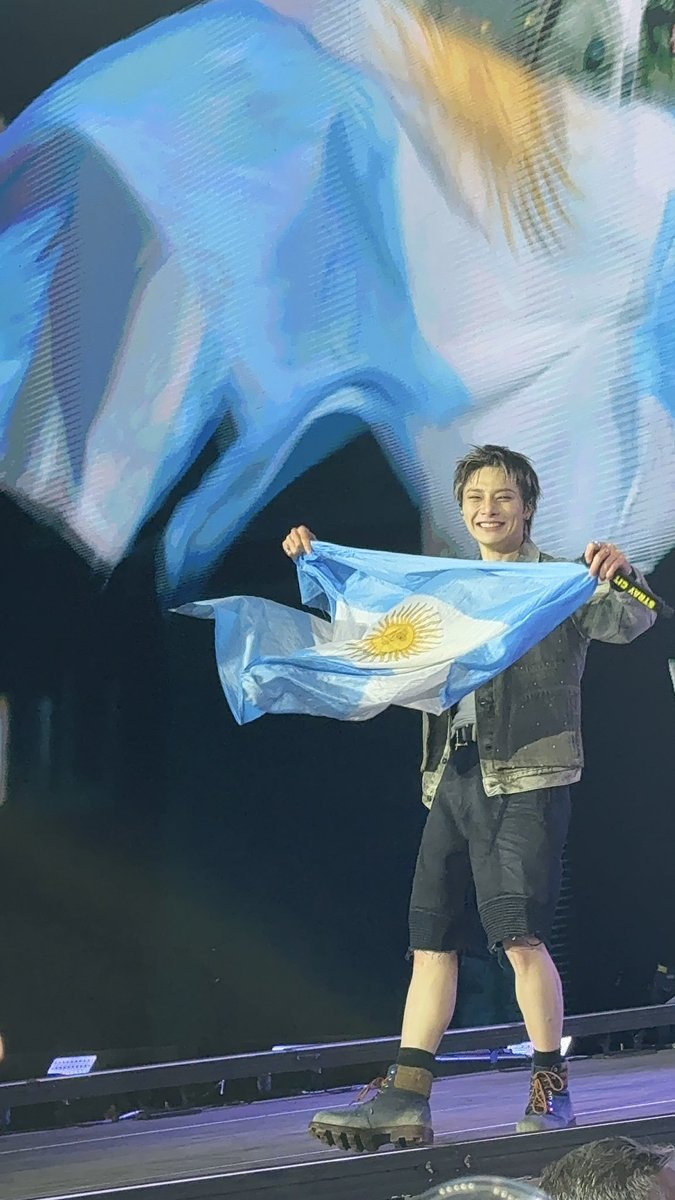 wachilangaa's tweet photo. Jeongin ama más a la Argentina que el mismísimo presidente. https://t.co/zpT6wC2JRp