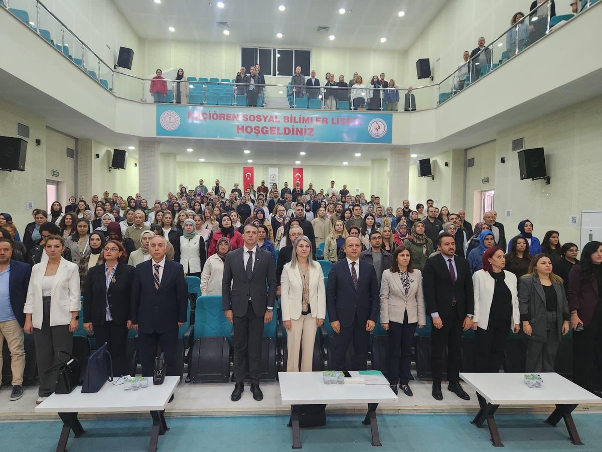 KeciorenMEM's tweet photo. 2026-2027 Eğitim-Öğretim Yılı Sene Başı Rehber Öğretmenler/Psikolojik Danışmanlar Toplantısı, İlçe Millî Eğitim Müdürümüz Sayın İbrahim Şahin ve Şube Müdürümüz Sayın Tuğba Songur Karakurt’un katılımıyla Keçiören Sosyal Bilimler Lisesi Konferans Salonu’nda gerçekleştirildi.
Toplantı kapsamında, Ankara’nın 2026-2027 eğitim-öğretim yılı yerel hedefi olan “Etik Davranış” teması doğrultusunda, Ankara Üniversitesi Eğitim Bilimleri Fakültesi Öğretim Üyesi Sayın Prof. Dr. İnayet Aydın tarafından “Mesleki Etik” konulu konferans gerçekleştirildi.
Değerli katkıları ve paylaşımları için Sayın Prof. Dr. İnayet Aydın’a teşekkür ediyor, rehber öğretmenlerimiz ve psikolojik danışmanlarımıza çalışmalarında başarılar diliyoruz.
@ibrahimsah61 @Murat4Kucukali @MemAnkara @inayetaydinprof @tcmeb