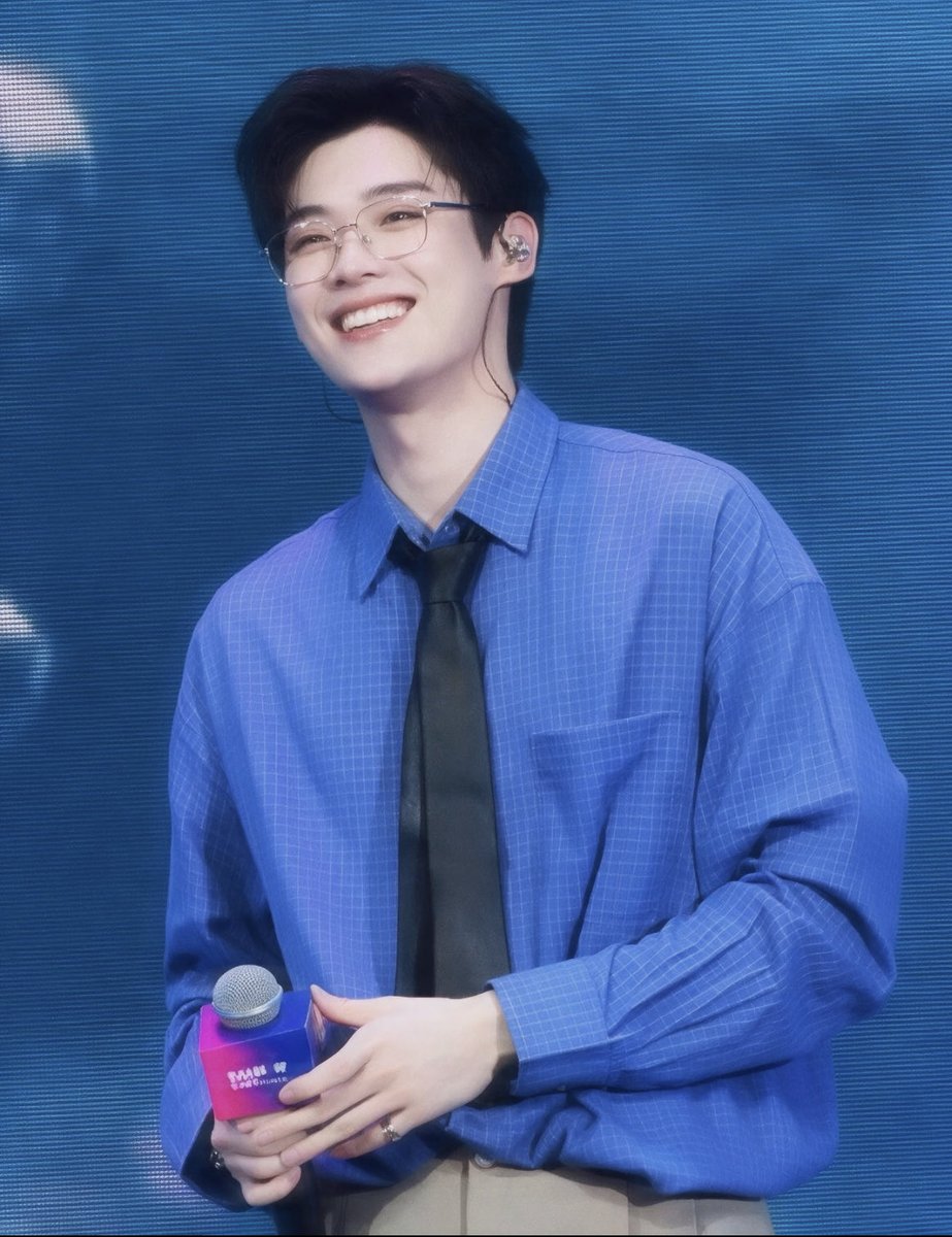 wangdadasn's tweet photo. These are Kim Yoonsik’s very first Paris moments, and we hope countless wonderful stories will keep unfolding from now on.🥰🥰

KIM YOON SIK PARIS FASHION WEEK

#KIMYOONSIKPFWSS27
#YOONSIKINPARIS https://t.co/88mLdMkPb7