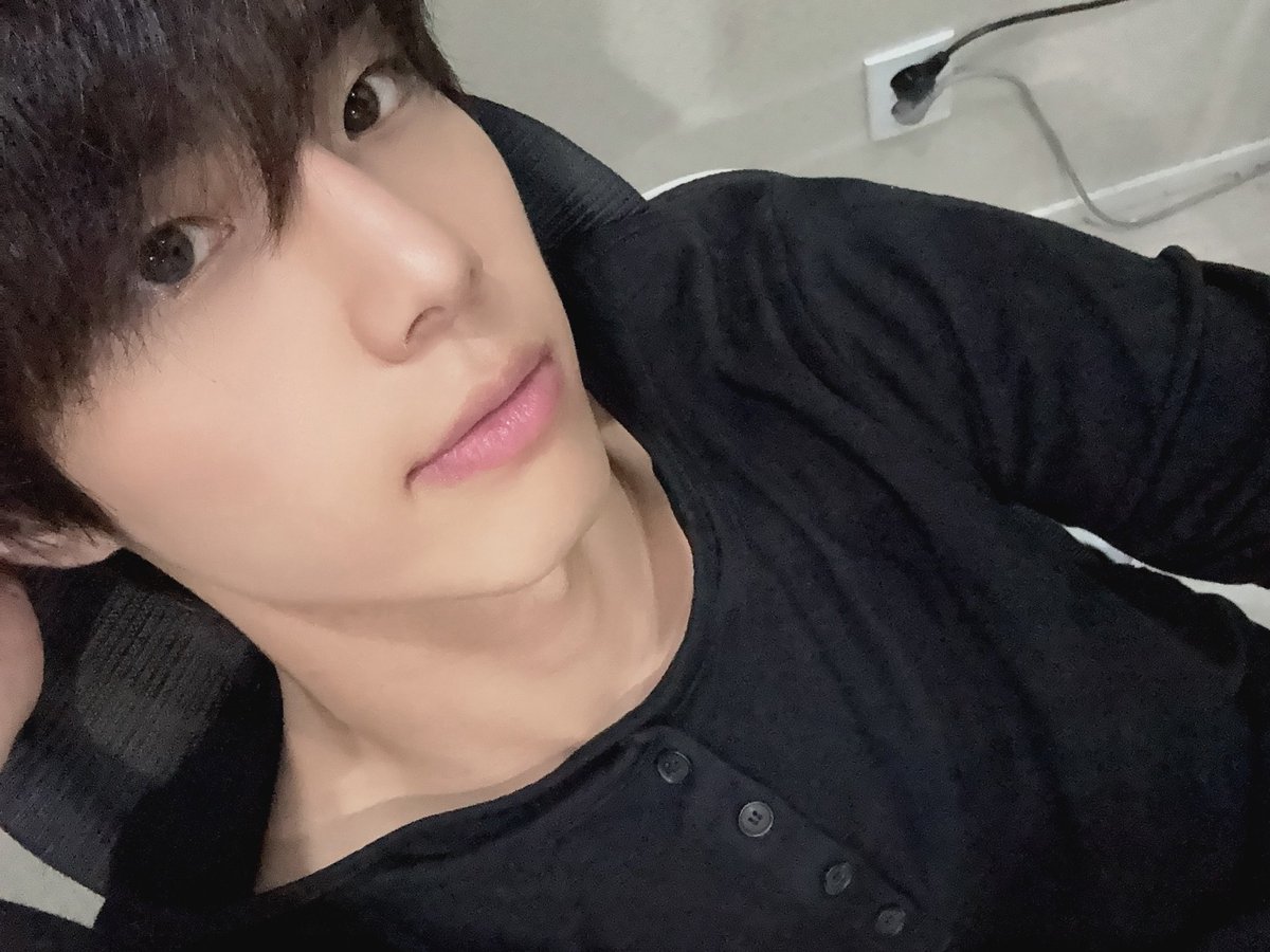 82_bbl's tweet photo. 🐶🫧20260930

10:07 pm 💬 안��!!

10:07 pm 💬 모해!!

10:08 pm 💬 sticker 

10:08 pm 💬 보고싶다!

10:09 pm 💬 못봐서 기운이 없어

10:09 pm 💬 어째

10:09 pm 💬 헬프!!!

10:10 pm 💬 오늘 모해써

10:11 pm 💬 
[reply:이젠 답하기도 힘들다
니생각]
나도 너 생각 함🖤

10:11 pm 💬 근데 너 라고하는거

10:11 pm 💬 진짜 정없다

10:11 pm 💬 취소

10:12 pm 💬 sticker 

10:12 pm 💬 [...] 생각중🖤🖤

10:12 pm 💬 이게 맞는거 같애

10:36 pm 💬 [🖼️]

10:36 pm 💬 야삐!!

10:36 pm 💬 
[reply:살너무많이빠졋고너무이쁘다..]
그래?..살은 안빠졌눈데..

10:38 pm 💬  
[reply:성빈이 쌩얼인데도 입술 색이 완전 진하넹]
립밤을 색 있는고 바름!!

10:41 pm 💬 오늘 하루가 먼가 길당!!

11:59 pm 💬 씻구 누워따아ㅏㅏ

11:59 pm 💬 대표님 집에서 집밥 먹었는데

11:59 pm 💬 넘 마싯었오ㅠ