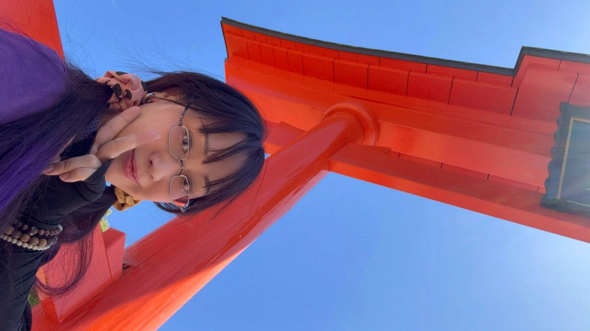 YKropcke's tweet photo. この社長トレーラー活動で来てた東京で入ったサイゼのトマトパスタにインスピレーションを受けて新作作ったからおかき屋としては超一流 https://t.co/mvjbOC5V99