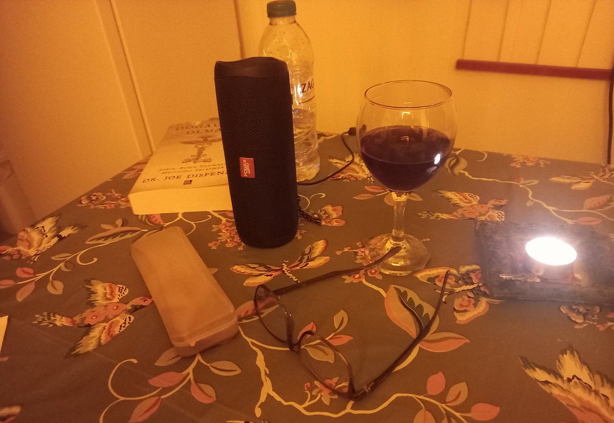 Bb3005's tweet photo. -Yalnızlık iyidir, şarap daha da iyi🍷 https://t.co/imXY32XLtx