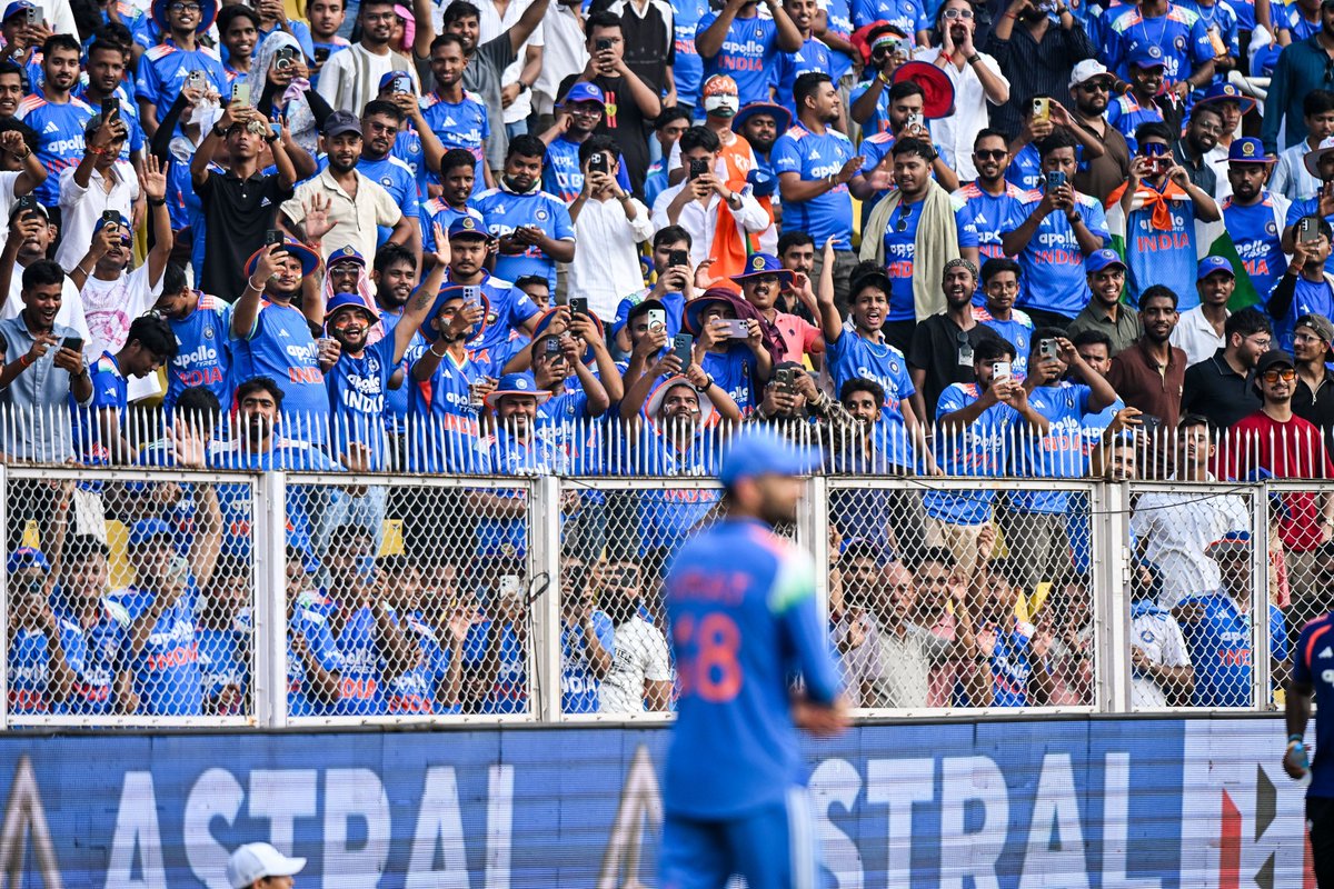 KohliSensation's tweet photo. Thread Of Virat Kohli HQ Pics From Today's Match Against West indies At ACA Barsapara Cricket Stadium, Guwahati.📸💙
.
.
.
(1/n)
.
.
.

 #INDvWI #INDvsIND @imVkohli https://t.co/a7kNrq2Y1t