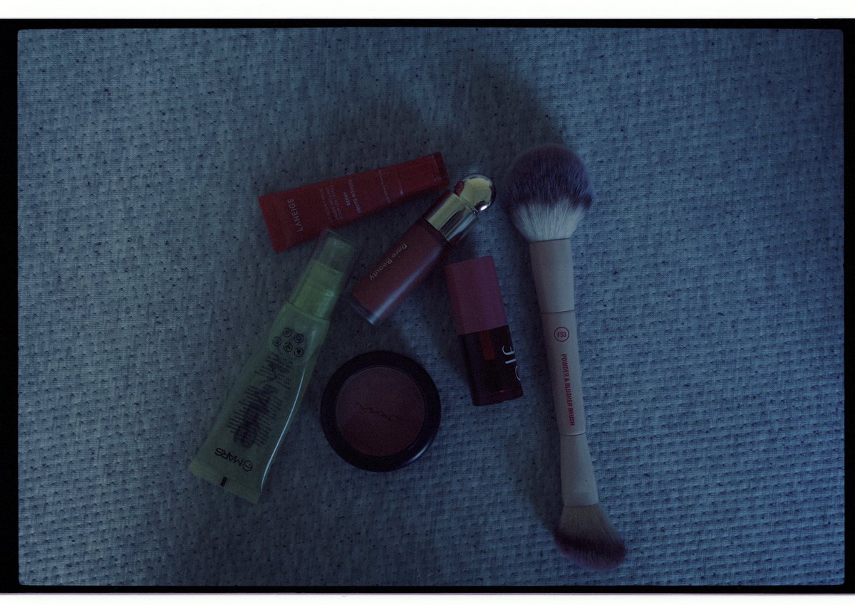 chaluchapati's tweet photo. office makeup essentials 💖 https://t.co/qt2M6pXUV3