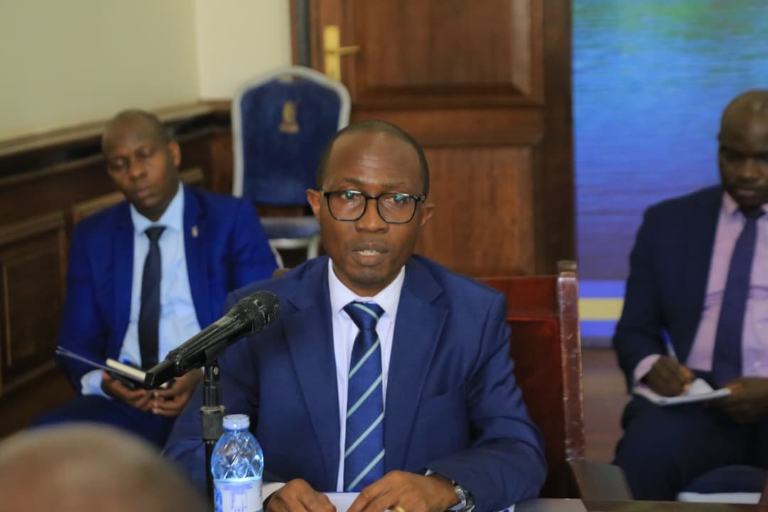 JosephKawuki_'s tweet photo. Obwakabaka buwaddeyo ensimbi obukadde 214,435,890 eri Rotary ezaakafunibwa ku kaweefube w’okuleeta eddwaliro ly’okumazzi. 

Obwakabaka bwa Buganda mu kwongera okusitula omutindo gw’ebyobulamu mu bizinga bwabangawo enteekateeka y’okufuna ensimbi ez’okudduukirira omulimu. 1/2 https://t.co/bpnId3m9xj