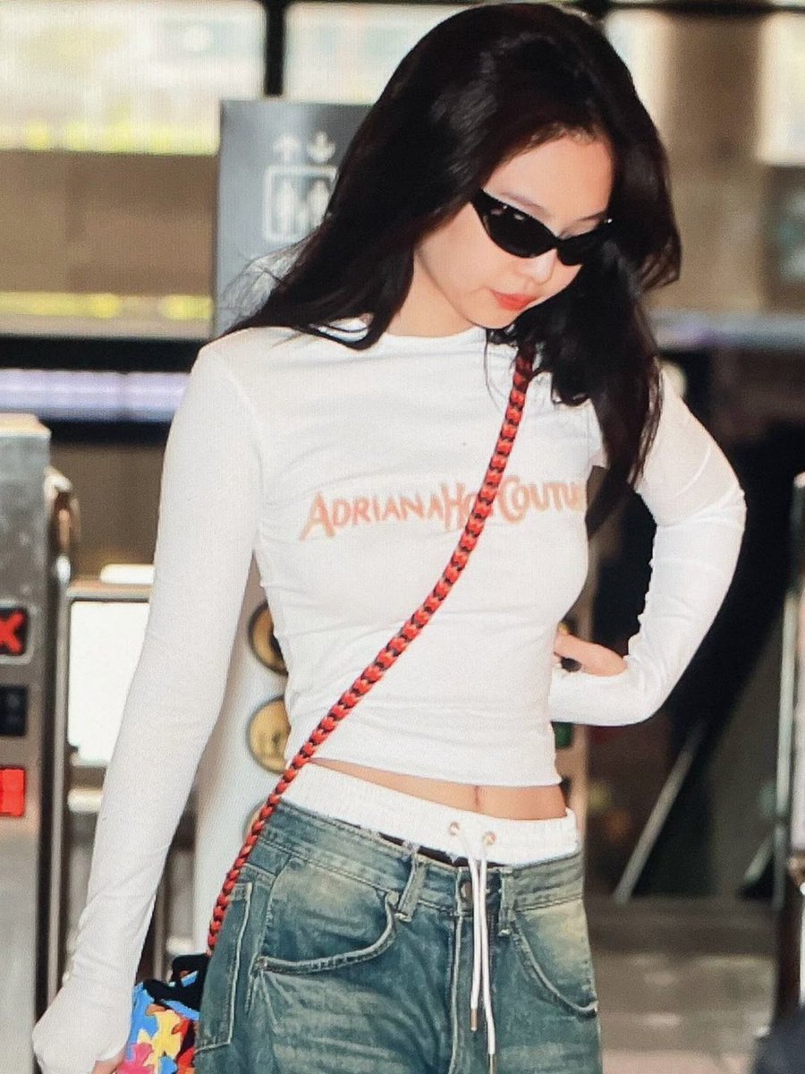 jakneie's tweet photo. Best dressed female idol of all time for reasons https://t.co/XEwXYElHL7