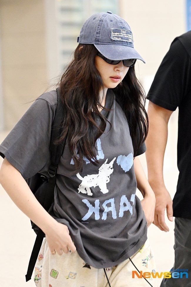 jakneie's tweet photo. Best dressed female idol of all time for reasons https://t.co/XEwXYElHL7