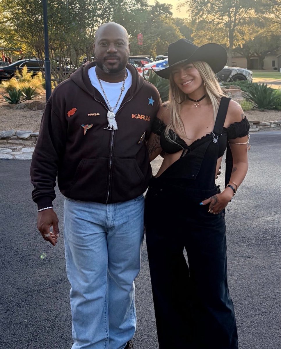 FearedBuck's tweet photo. Karol G spotted at Drake’s ranch in Texas. https://t.co/nq8Ob0Gz0H