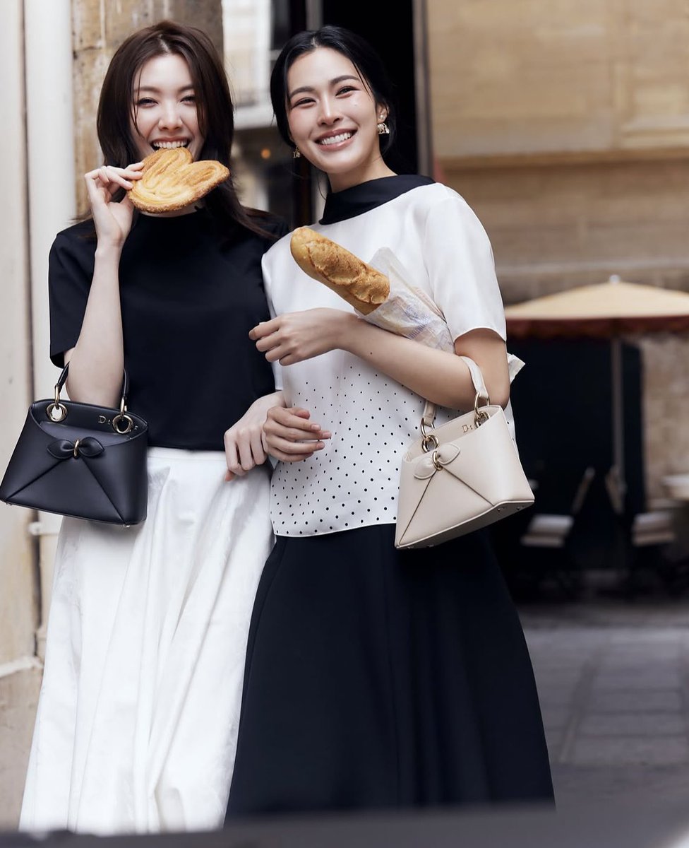 Minebaejuu's tweet photo. ขนมปังหวานเจี๊ยบบบบบ แบ่งๆกันกินตามประสาคน Friendly เนอะ ไอจีพี่น้องออมด่วนค้าบบบบ

#LingOrmDiorSummer27  
#LinglingKwong #Ormkornnaphat https://t.co/mfmO1AqPPs