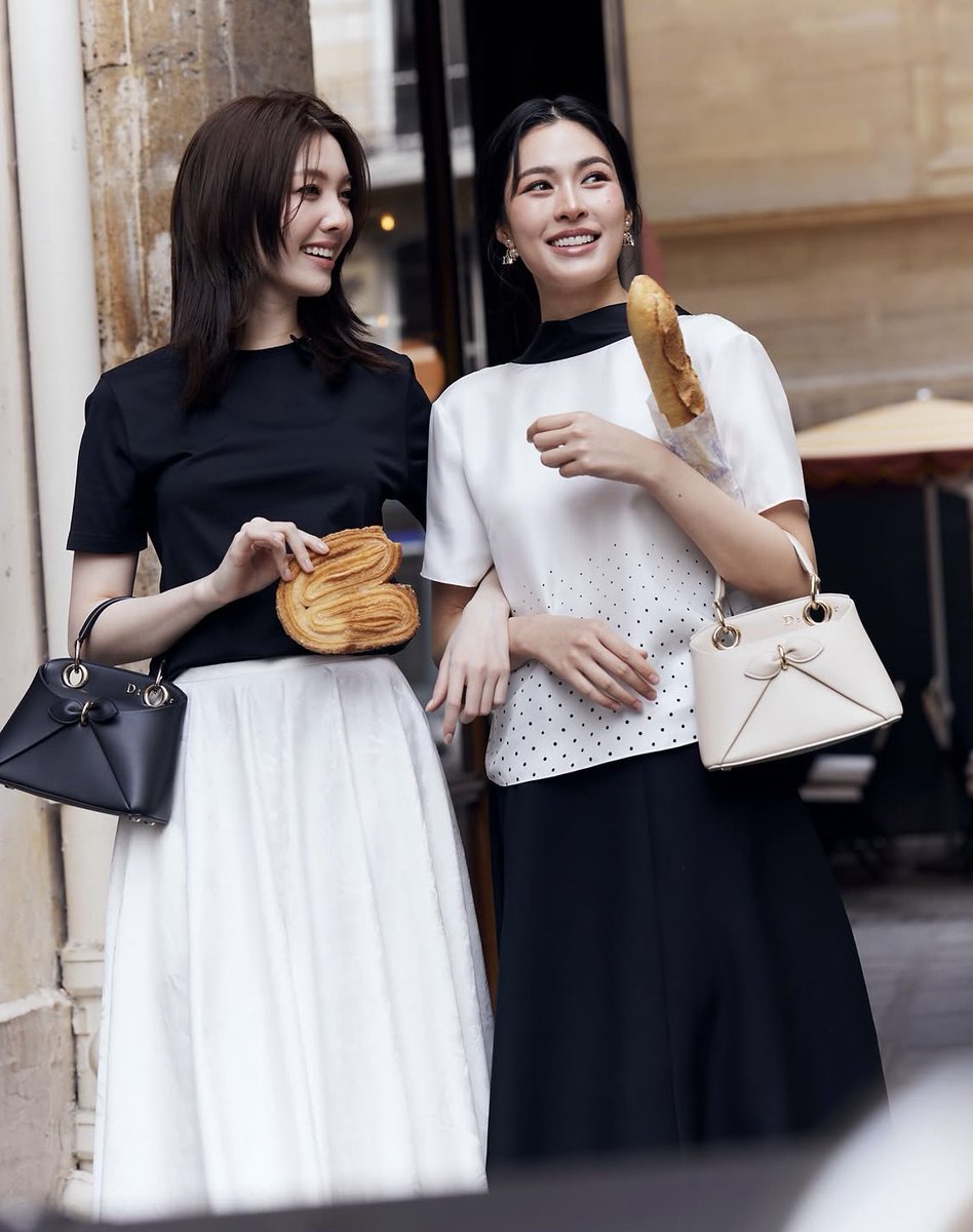 Minebaejuu's tweet photo. ขนมปังหวานเจี๊ยบบบบบ แบ่งๆกันกินตามประสาคน Friendly เนอะ ไอจีพี่น้องออมด่วนค้าบบบบ

#LingOrmDiorSummer27  
#LinglingKwong #Ormkornnaphat https://t.co/mfmO1AqPPs