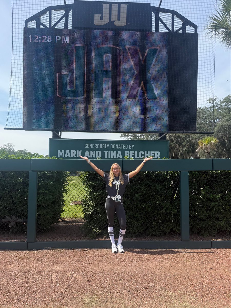 MorganLBrown27's tweet photo. I'm so incredibly excited to announce my commitment to Jacksonville University! I'm staying home! Phins up!!! 🐬🤟🏼 @UnityPryor @JAX_Softball @JAXCoachE @HolliMitchell8 @sydbenz @malcharmon09 @jpryorKeiserSB https://t.co/7EGsQs6IMX
