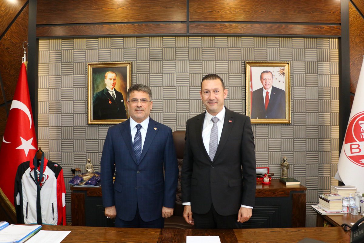 farukaytek's tweet photo. ❝AK Parti; milletimizin iradesini eser ve hizmet siyasetiyle şehirlerimizin her köşesine nakşeden, Türkiye’nin güçlü yarınlarını kararlılıkla inşa eden büyük bir medeniyet hareketidir.❞

#TürkiyeYüzyılıBuluşmaları kapsamında; Selçuklu’dan bugüne uzanan köklü şehir hafızasını eser ve hizmet siyasetiyle geleceğe taşıyan Bor’dayız.

İlçe Koordinatörlerimiz Türker Ataç, Adil Orçun Altınsoy, Kuddusi Çelik, Özata Erdoğan ve Osman Çapar, Bor İlçe Başkanımız Melek Yurdağül, İl Genel Meclisi Üyelerimiz Erdal Niğdelioğlu, Süleyman Yalçın ve Nihat Tarım, İlçe Kadın Kolları Başkanımız Gülbahar Polat, İlçe Gençlik Kolları Başkanımız Fevzi Öztürk ve kıymetli teşkilatımızla Bor Belediye Başkanımız Serkan Baran’ı ziyaret ederek yürütülen ve planlanan çalışmalar hakkında bilgi aldık.

Cumhurbaşkanımız ve Genel Başkanımız Sayın @RTErdogan’ın liderliğinde; gönül belediyeciliğimizi Türkiye Yüzyılı’nın şehircilik vizyonuyla büyütmeye devam edeceğiz.

📍Bor Belediyesi