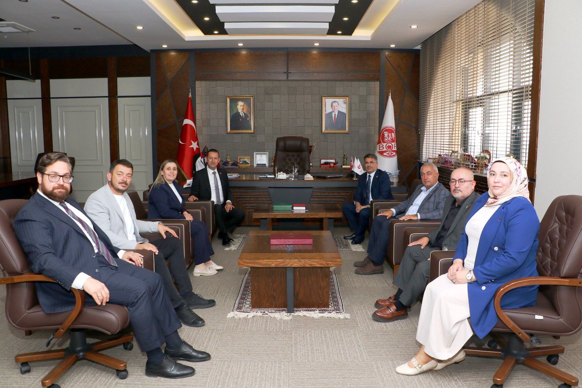 farukaytek's tweet photo. ❝AK Parti; milletimizin iradesini eser ve hizmet siyasetiyle şehirlerimizin her köşesine nakşeden, Türkiye’nin güçlü yarınlarını kararlılıkla inşa eden büyük bir medeniyet hareketidir.❞

#TürkiyeYüzyılıBuluşmaları kapsamında; Selçuklu’dan bugüne uzanan köklü şehir hafızasını eser ve hizmet siyasetiyle geleceğe taşıyan Bor’dayız.

İlçe Koordinatörlerimiz Türker Ataç, Adil Orçun Altınsoy, Kuddusi Çelik, Özata Erdoğan ve Osman Çapar, Bor İlçe Başkanımız Melek Yurdağül, İl Genel Meclisi Üyelerimiz Erdal Niğdelioğlu, Süleyman Yalçın ve Nihat Tarım, İlçe Kadın Kolları Başkanımız Gülbahar Polat, İlçe Gençlik Kolları Başkanımız Fevzi Öztürk ve kıymetli teşkilatımızla Bor Belediye Başkanımız Serkan Baran’ı ziyaret ederek yürütülen ve planlanan çalışmalar hakkında bilgi aldık.

Cumhurbaşkanımız ve Genel Başkanımız Sayın @RTErdogan’ın liderliğinde; gönül belediyeciliğimizi Türkiye Yüzyılı’nın şehircilik vizyonuyla büyütmeye devam edeceğiz.

📍Bor Belediyesi