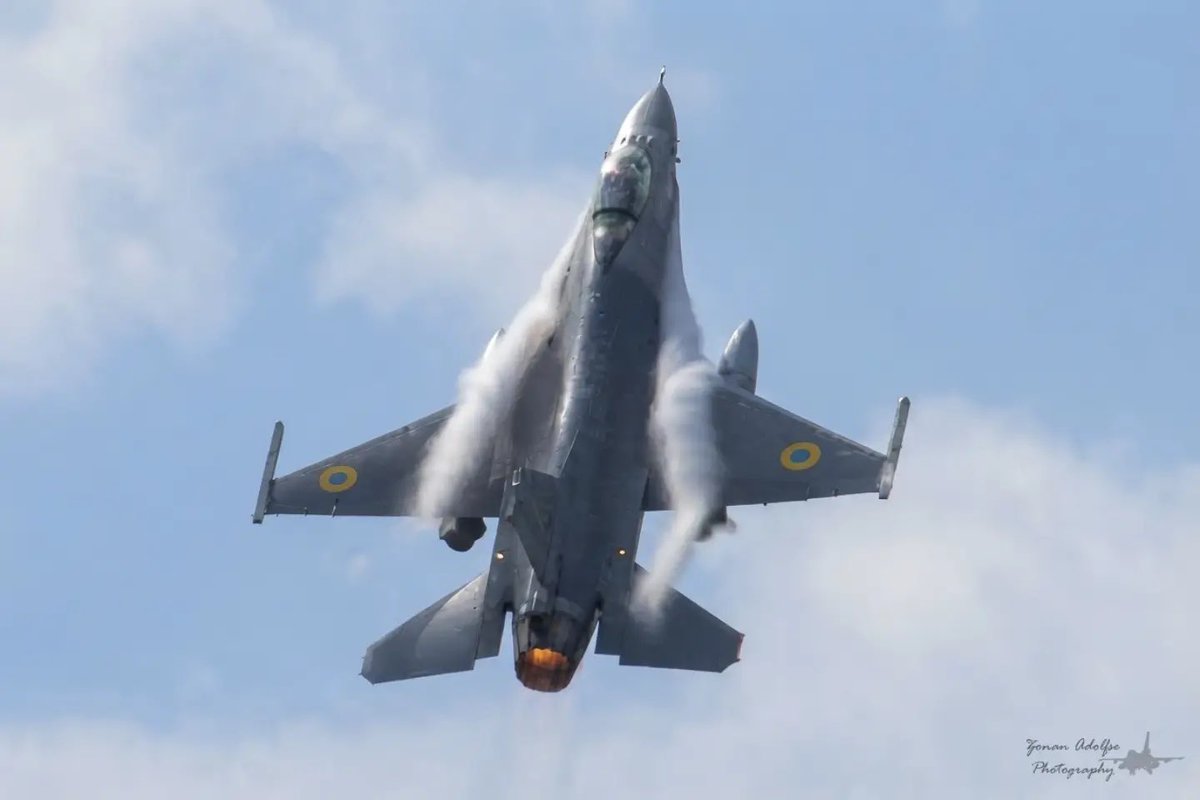 MilAviaUA's tweet photo. Гарне фото F-16 🇺🇦 https://t.co/JiRDyYayar